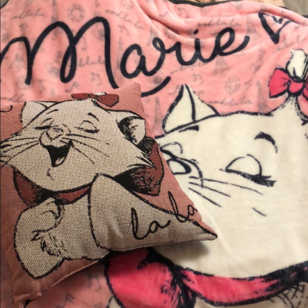 Aristocats Throw Blanket & Pillow